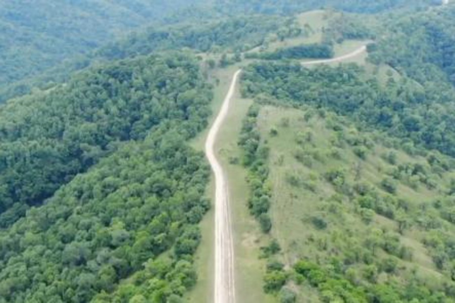 Do đó, dù con đường đã được xây dựng hơn 2000 năm nhưng không hề có cỏ mọc bên trên