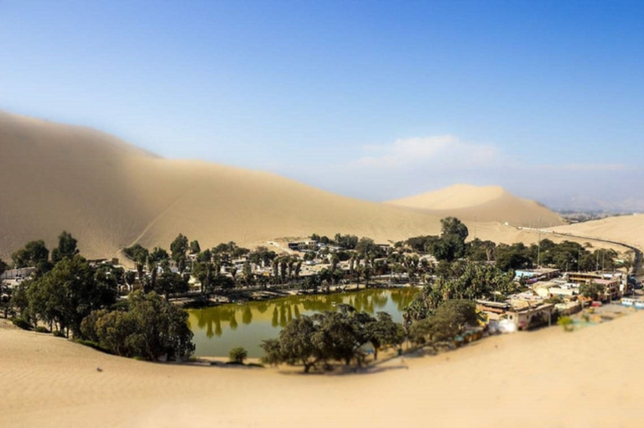Huacachina được coi là di sản văn hóa quốc gia của Peru, do Viện văn Quốc gia Peru công nhận. *Tiêu đề bài viết đã được biên tập lại