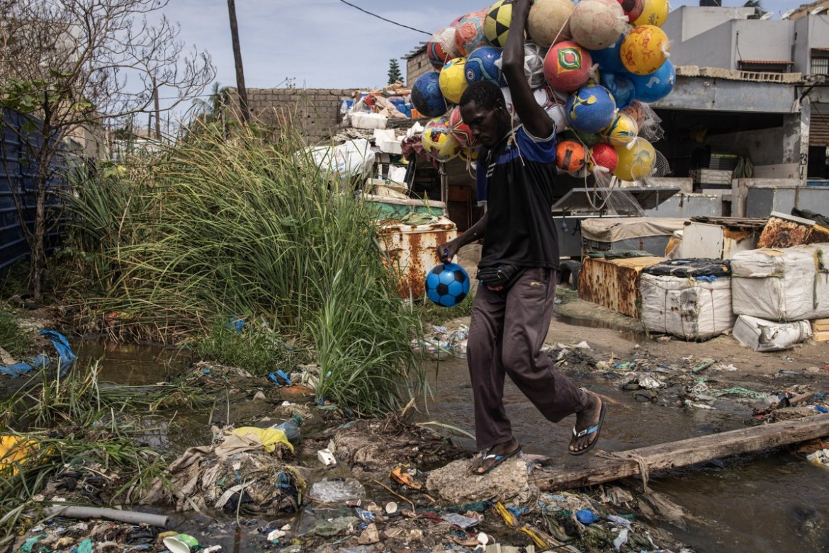 Tập đoàn Suez của Pháp đang xây dựng một nhà máy xử lý nước thải trên bờ biển để xử lý 26.000 mét khối mỗi ngày cho 500.000 cư dân. Theo cơ quan phát triển Pháp AFD, một trong những nhà tài trợ chính, dự án này sẽ bắt đầu hoạt động vào đầu năm 2025. 