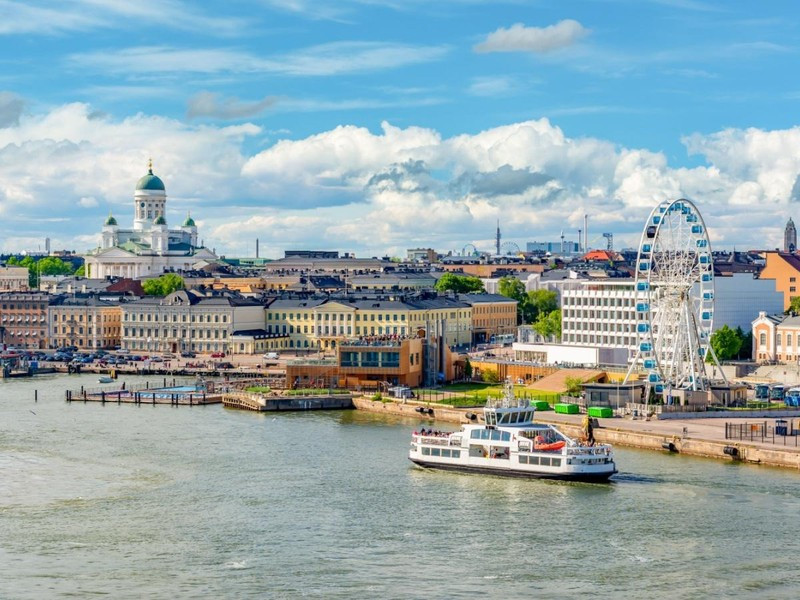 Phần Lan được mệnh danh là vùng đất của Mặt Trời. Lúc nửa đêm, khu vực phía bắc, mặt trời chiếu sáng cả ngày lẫn đêm trong 73 ngày suốt mùa hè