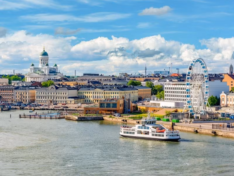 Phần Lan được mệnh danh là vùng đất của Mặt Trời. Lúc nửa đêm, khu vực phía bắc, mặt trời chiếu sáng cả ngày lẫn đêm trong 73 ngày suốt mùa hè