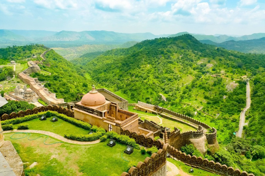 Do đó, Kumbhalgarh còn được biết đến với cái tên Vạn Lý Trường Thành của Ấn Độ