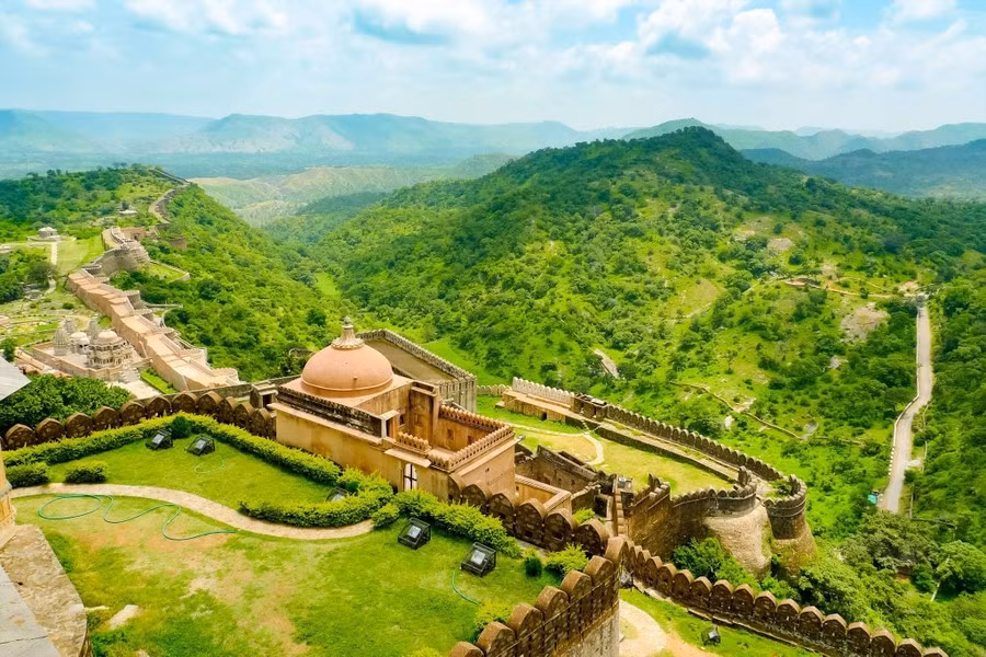 Do đó, Kumbhalgarh còn được biết đến với cái tên Vạn Lý Trường Thành của Ấn Độ