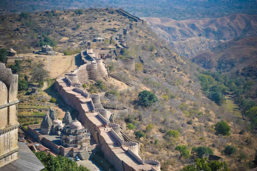 Kumbhalgarh là một pháo đài nằm trên dãy đồi Aravalli, Ấn Độ. 