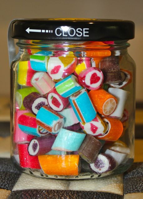 Để có một hộp kẹo thế này, khách hàng phải trả 40.000 đồng cho một hộp kẹo 50 gram.