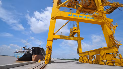 Cảng có thể tiếp nhận tàu có trọng tải 30.000 DWT, công suất 3 triệu tấn hàng/năm. Tháng 7/2010, cảng đã được bộ Giao thông vận tải công nhận là cảng biển quốc tế.
