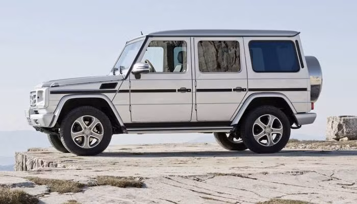 Chiếc xe mà Cường Đô la vừa khoe chính là chiếc xe "khủng" Mercedes-Benz G550 đã qua tay hãng độ AMG. Đây là phiên bản được bán tại thị trường Nhật Bản và Mỹ của dòng G500.