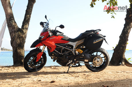 Ở thị trường xe máy, hãng Ducati sẽ mang Hyperstrada đến Việt Nam vào 11/2013. Mẫu xe được xem là sự kết hợp của 2 dòng xe đình đám nhà Ducati là Hypermotard và Multistrada 1200. Hyperstrada được thiết kế phù hợp với việc vận hành trên những hành trình dài, thoải mái và dễ dàng di chuyển.