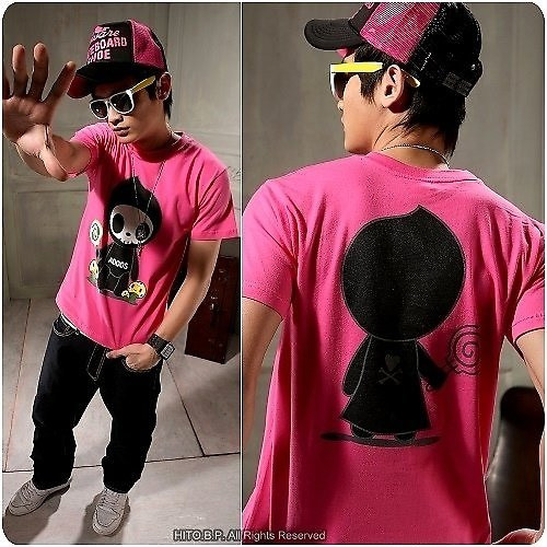 Những chiếc áo thun in hình Halloween khá dễ thương, ngộ nghĩnh và sắc màu tươi trẻ. Đặc biệt còn có cả áo đôi cho những cặp yêu nhau. Các mẫu áo này giá rất mềm khoảng 80.000 đồng/chiếc.