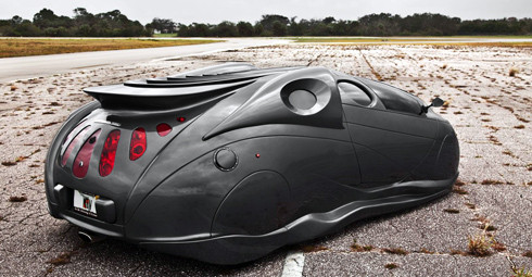 Thân xe được thiết kế dựa trên khung sườn thép ống, lớp áo được bao bọc bởi những sợi thuỷ tinh và sợi carbon. Xe được trang bị thêm 2 camera trước và sau để phù hợp với việc di chuyển trong đường phố. Xe được trang bị động cơ bình thường V4 supercharge 2.2 lít, có công suất 270 mã lực. Theo Mike thì xe này có kích thước dài hơn chiếc Lamborghini Murcielago LP640 và rộng hơn chiếc Bugatti Veyron.