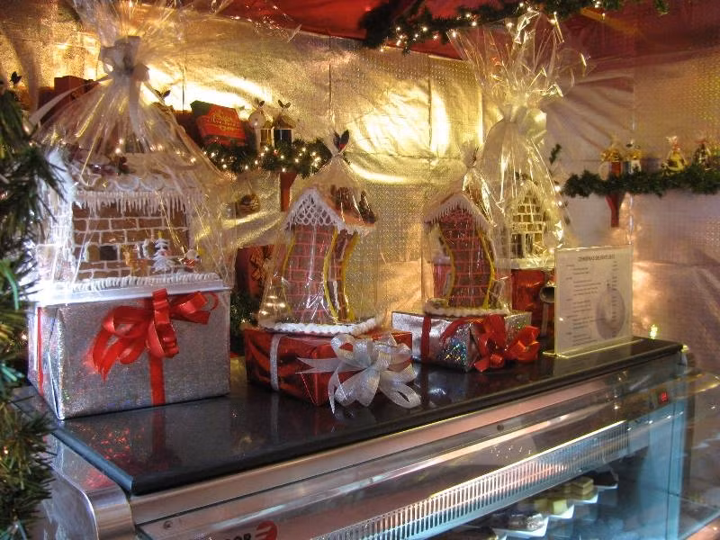 Cận cảnh những sản phẩm bánh mang màu sắc Giáng sinh của Melia.