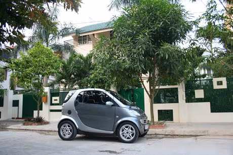 Chiều dài tổng thể của xe là 2.500 mm nhưng chiếc xe này được thiết kế đẩy tất cả những chiếc bánh xe về các điểm cực của xe nhằm tạo ra khoang hành khách rộng rãi nhất có thể. Vì vậy, chiếc xe có chiều dài cơ sở lên tới 1.812 mm, trong khi vẫn sử dụng bộ la-zăng 15 inch và lốp xe 145/65/R15.