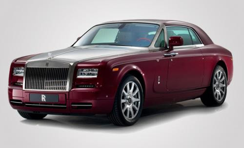 Hãng xe siêu sang Rolls-Royce vừa tiết lộ một phiên bản đặc biệt, chiếc Phantom Ruby sẽ sớm có mặt tại showroom Abu Dhabi Motors, Các tiểu Vương quốc Ả-rập Thống Nhất, nơi hiện đang là showroom lớn nhất thế giới của Rolls-Royce. Chiếc xe gây ấn tượng mạnh với màu sơn hồng ngọc phủ kín thân xe ngoại trừ nắp capo màu bạc. Nội thất của chiếc xe mang tông màu trắng sữa, kết hợp với màu đỏ. Chiếc xe còn có một hộp đựng găng tay độc đáo với dòng chữ “Ruby motif - one of one”.