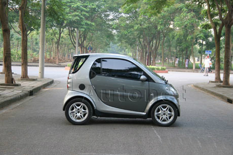 Chiếc xe này vận hành khá nhẹ nhàng với 2 người lớn trọng lượng khoảng 150 kg. Khi nhập về Việt Nam, chiếc xe này có giá khoảng 15.000 USD.