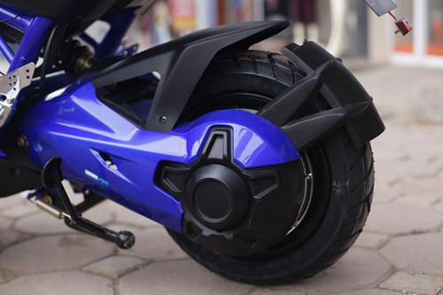 X-men trang bị vành đúc chắc chắn, lốp không săm cao cấp, hầm hố theo xu thế hiện đại trên thế giới. Lốp xe với công nghệ xử lý giúp di chuyển an toàn ngay cả trong điều kiện xấu.