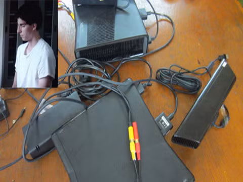 Thomas Burton và tang vật vụ trộm trên tòa nhà Keangnam. Ảnh: An ninh Thủ đô.