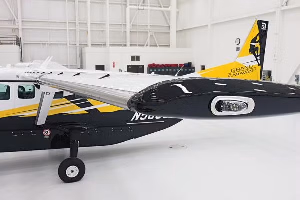 Cessna Grand Caravan 208B-EX được thiết kế hoàn toàn mới với động cơ được bổ sung tới 867 mã lực loại Pratt &amp; Whitney PT6A-140 so với Cessna 208A thông thường, tạo điều kiện cho chiếc thủy phi cơ này cất cánh và hạ cánh rất nhẹ nhàng.