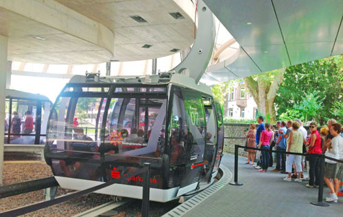 Cáp treo 3 dây là cáp treo duy nhất trên thế giới không cần đến hệ thống cứu hộ thông thường, bởi trong bất cứ hoàn cảnh bất trắc nào, hệ thống này cũng sẽ đưa du khách xuống chân núi an toàn.