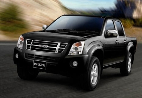 Chiếc bán tải Isuzu D-Max sử dụng động cơ 2.5 lít và 3.0 lít, công suất từ 116 tới 177 mã lực. Chiếc xe cũng được trang bị nhiều công nghệ an toàn như ABS, BA, kiểm soát lực kéo...
