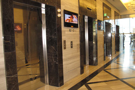 Cư dân Keangnam liên tục gặp sự cố về thang máy. Ảnh: Dân Việt.