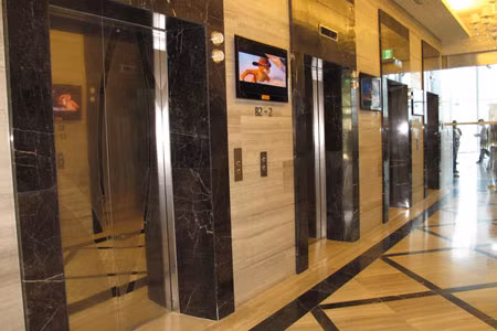 Cư dân Keangnam liên tục gặp sự cố về thang máy. Ảnh: Dân Việt.