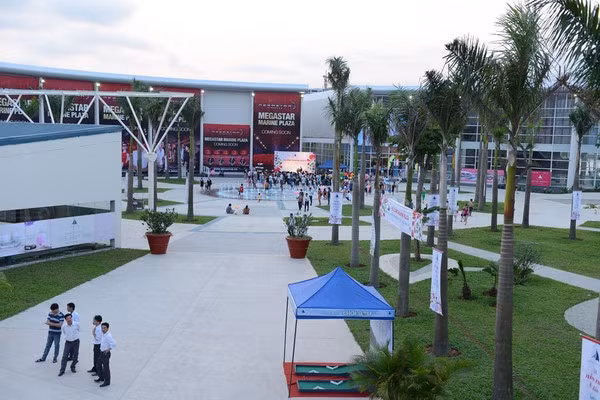 Ha Long Marine Plaza.