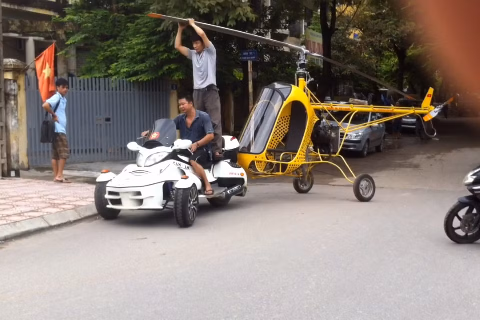 Trong năm 2013, anh Thắng đã cho ra mắt 2 siêu phẩm đó là chiếc Can-am và chiếc máy bay tự chế. Chiếc Can-am được chế tạo ra chỉ để phục vụ cho việc vận chuyển chiếc máy bay này.