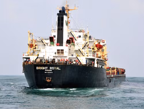 Tiếp theo phải kể đến con tàu Brirght Royal (quốc tịch Panama), sau nhiều ngày trôi dạt kể từ khi gặp sự cố tại vùng biển Quảng Ngãi, tàu đã được neo đậu tại khu vực Vân Phong, huyện Vạn Ninh, Khánh Hòa.