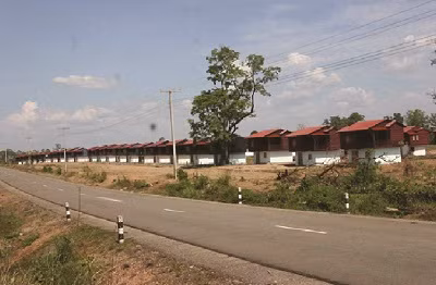 Bên cạnh đó, để phục vụ cho các dự án nói trên, HAGL đã đầu tư 35 triệu USD không hoàn lại cho các dự án bệnh viện, hạ tầng giao thông, nhà ở tặng cho 2 tỉnh Attapeu và Xê Kông của Lào.