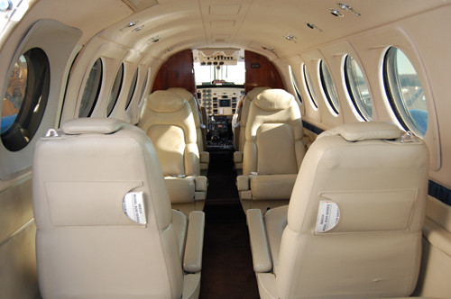 Máy bay được thiết kế với 9 chỗ ngồi.