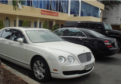 Một chiếc siêu xe tại Công an quận 7.