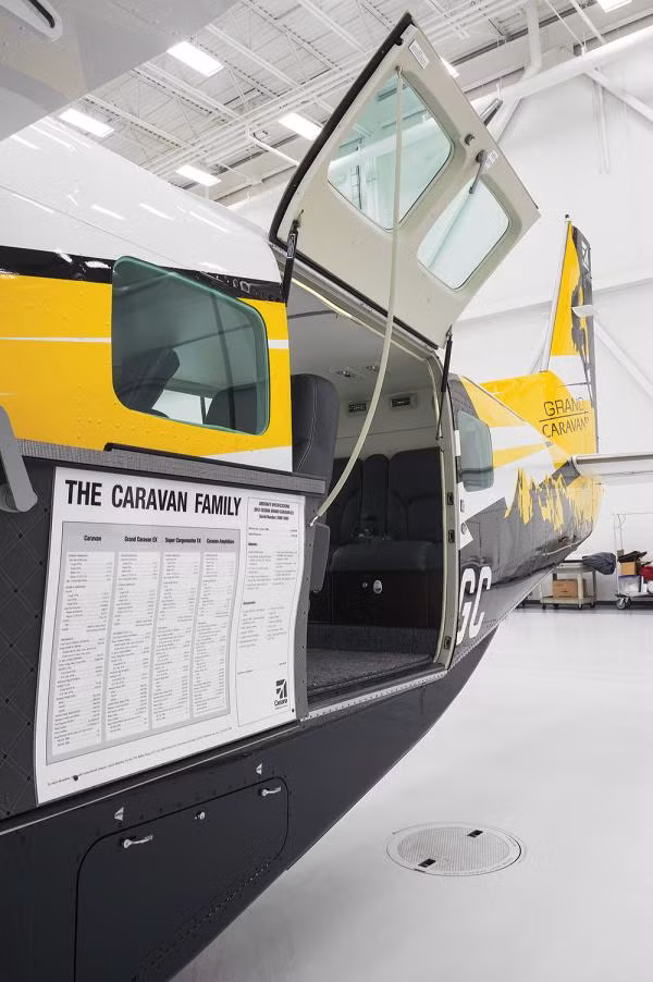 Các phao nổi được bổ sung thêm 255 pound, nâng tổng trọng lượng của các phao nổi lên 9.062 pound, khiến việc hạ cánh dễ dàng hơn.