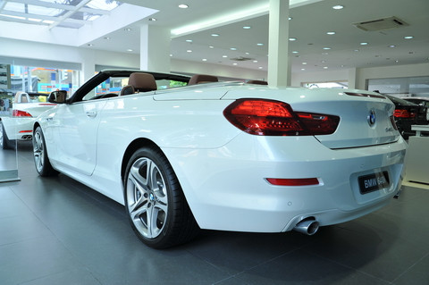 Động cơ cho phép BMW 640i Convertible đạt tốc độ 100km/h trong 5,7 giây và đạt vận tốc tối đa là 250 km/h (có giới hạn điện tử). Mức tiêu thụ nhiên liệu theo quy trình kiểm tra tiêu chuẩn EU là 7.9 lít/100km, trong khi mức khí thải CO2 là 185g/km.