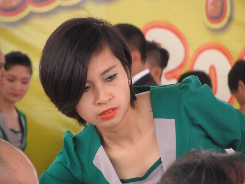 Các nữ PG (viết tắt của từ Promotion Girl, có nhiệm vụ quảng bá sản phẩm cho doanh nghiệp dưới nhiều hình thức khác nhau) tại Ngày hội Bia Hà Nội 2013 có nhiệm vụ quảng bá các sản phẩm bia hơi, bia chai của Tổng công ty Bia - Rượu - Nước giải khát Hà Nội Habeco - đơn vị tổ chức Ngày hội tới khách tham quan và phục vụ nhu cầu uống bia cho những thực khách.