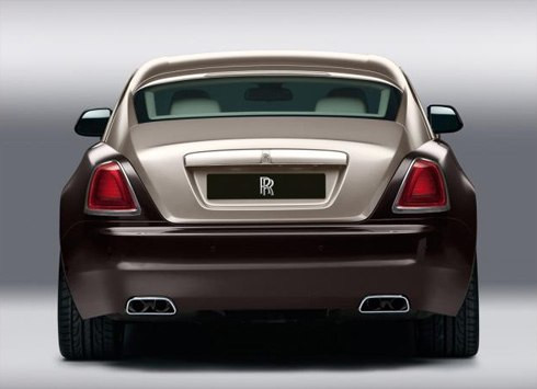 Để sản xuất một chiếc xe như thế này phải mất từ 3 đến 4 tháng. Theo Rolls-Royce Motor Car Hanoi, dự kiến xe sẽ về đến Việt Nam vào giữa tháng 12/ 2013.