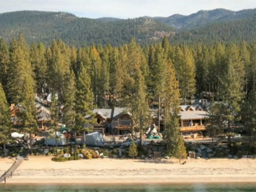 Ellison đã chi tới 102 triệu USD để mua 3 thửa đất với tổng diện tích hơn 300 km2 bên hồ Tahoe, bang Nevada. Ông cũng cho xây dựng khu nhà rộng tới gần 5.500 m2 trên một trong 3 khu đất này.