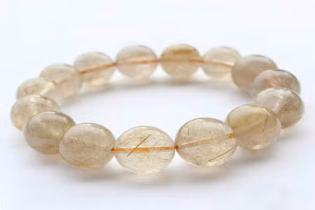 Các loại vòng tay đá thạch anh tóc (tóc vàng, tóc đỏ, tóc vàng đỏ, tóc nâu, tóc vàng xanh, tóc bạc) phong thủy cũng có giá lên đến tiền triệu.