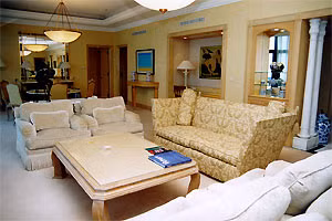 Tổng thống Putin nghỉ và làm việc tại phòng 1725 trên tầng 17 của khách sạn. Đây là phòng VIP rộng cả trăm mét vuông, thiết kế khép kín từ tiếp khách, làm việc đến ăn ngủ...