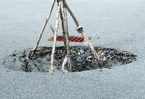 Nhiều đoạn đường bị xuống cấp.