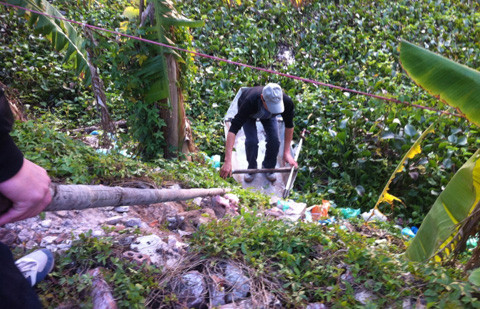 Sau khi tìm kiếm không có kết quả, ông Quang trở vào bờ.