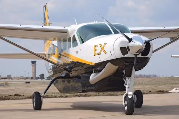 Mới đây, Hãng hàng không Hải Âu cho biết sẽ mua 2 chiếc thủy phi cơ Cessna Grand Caravan 208B-EX để phục vụ việc bay du lịch trên Vịnh Hạ Long thời gian tới. Cessna Grand Caravan 208B-EX là sản phẩm của Mỹ, có thể cất cánh và hạ cánh trên cả mặt đất và mặt nước. Thủy phi cơ này được trang bị động cơ 867 mã lực loại Pratt &amp; Whitney PT6A-140 cho phép nó vận hành linh hoạt và nhẹ nhàng.