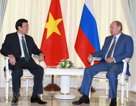 Ngày hôm nay (12/11/2013), ông Putin sẽ có chuyến thăm lần 3 tới Việt Nam kể từ khi ông tái nhậm chức Tổng thống Nga từ tháng 5/2012. Ảnh: Tổng thống V. Putin trao đổi với Chủ tịch nước Trương Tấn Sang trong chuyến thăm Nga của Chủ tịch nước tháng 7/2012. Trong chuyến thăm lần này, ông Putin rất có thể sẽ ở tại một trong những khách sạn 5 sao của Hà Nội.