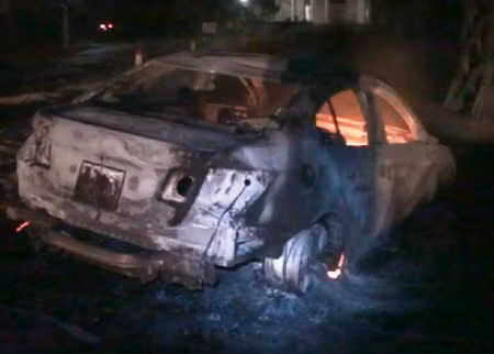 Tháng 7/2012, chiếc xe Chervolet loại 4 chỗ chở ca sĩ Lâm Chí Khanh từ thị trấn Kiến Giang đến khu vực trước trường tiểu học số 2 Liên Thủy (thôn Đông Thành, xã Liên Thủy, huyện Lệ Thủy, tỉnh Quảng Bình) bị mất lái và lao xuống mé ruộng bên đường. Rất không may, ngọn lửa từ rơm người dân đốt bên đường nhanh chóng bén vào lốp xe rồi bốc cháy khiến chiếc xe cũng phát hỏa. Lâm Chí Khanh cùng tài xế mau chóng rời khỏi xe và thoát chết trong gang tấc.