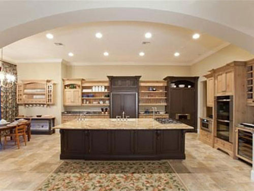 Căn bếp hiện đại là nơi tỷ phú mời bữa tối các bạn bè tỷ phú khác.