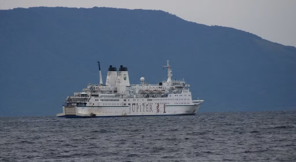 Theo quảng cáo của chủ tàu, tàu Jupiter có 9 tầng, dài 178m, rộng 22m, nặng gần 21 tấn, có sức chứa 1.000 khách với nhiều tiện ích như: Phục vụ hội nghị, nhà hàng, bar, karaoke, cửa hàng mua sắm, làm đẹp, vui chơi giải trí...