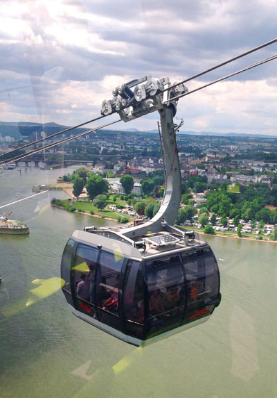 Cáp treo Fansipan được coi là dự án cáp treo có vốn đầu tư lớn nhất Việt Nam, vượt cả cáp treo Bà Nà (Đà Nẵng) với vốn đầu tư 300 tỷ đồng.