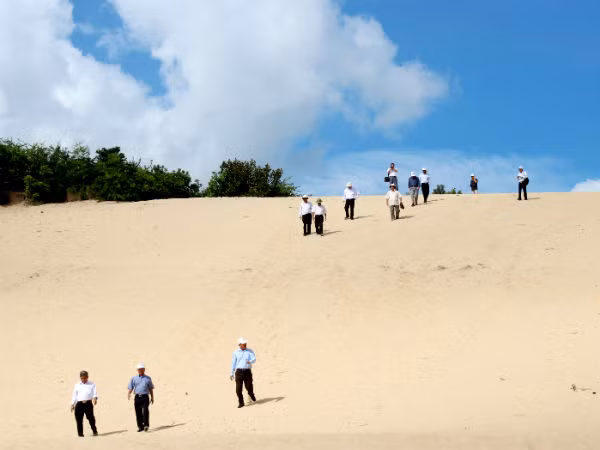 Trước khi dự án Lọc hóa dầu Vũng Rô được cấp giấy chứng nhận đầu tư điều chỉnh, các chuyên gia của dự án đã có thời gian dài để nghiên cứu và khảo sát địa hình. Ảnh: Báo Đầu tư.