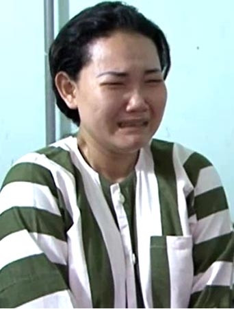 Hồ Ngọc Nhờ khóc nức nở khai nhận hành vi đạp chết bé trai.