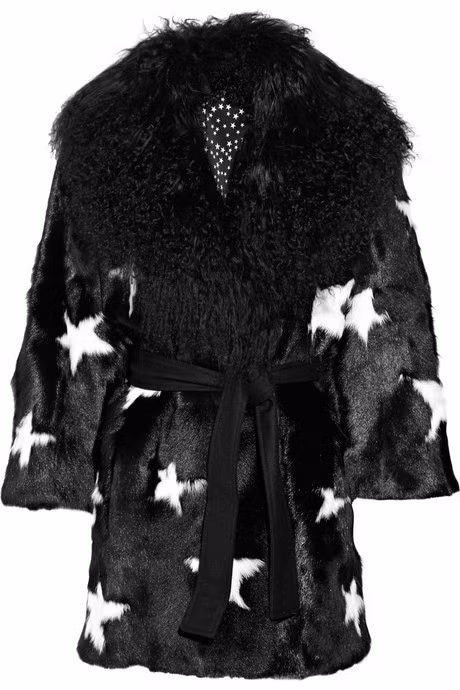 Áo khoác lông Dolce & Gabbana có giá đắt đỏ 69 triệu đồng.