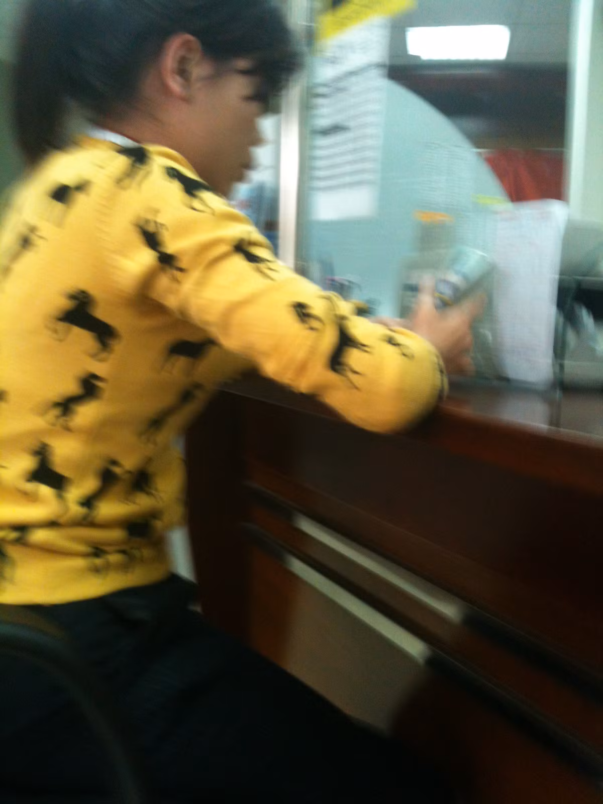 Ngày 19/11, một ngày sau khi Ngân hàng Nhà nước chấp thuận cho Ngân hàng TMCP Đại Á (DaiABank) sáp nhập với Ngân hàng TMCP Phát triển Nhà TP.HCM (HDBank), tại các chi nhánh giao dịch của ngân hàng này, không khí trở nên khá ảm đạm. Vào thời điểm lúc 14h45 ngày 19/11, theo ghi nhận của phóng viên, tại phòng giao dịch số 34 Nguyễn Thị Định (quận Thanh Xuân, Hà Nội) chỉ có một khách hàng đến giao dịch.